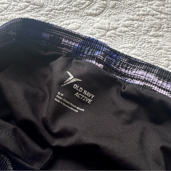 Old Navy Size S Women’s Go Dry Printed Run shorts Purple and Black - Picture 4 of 7